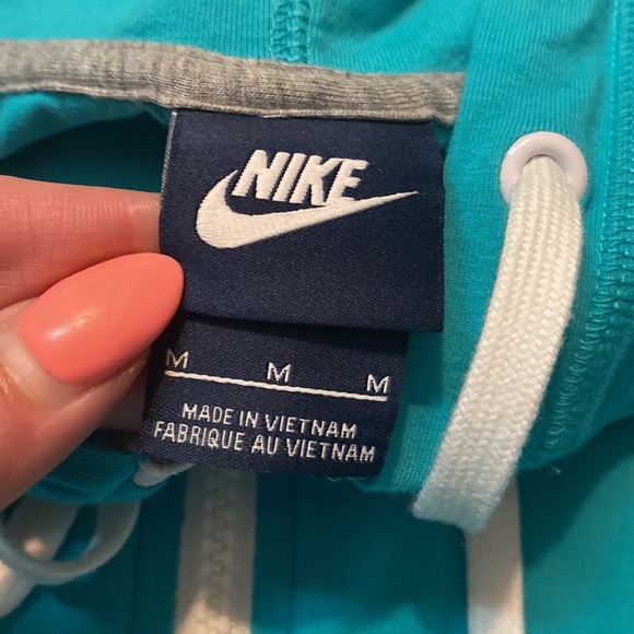 Nike Sweatshirt - Picture 2 of 2